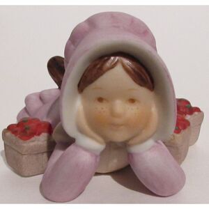 Holly Hobbie Daydreams porcelain figurine series 1x hand painted baskets freckle